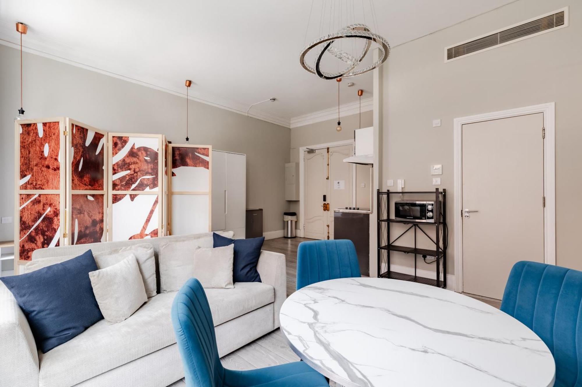 Apartment In The Heart Of High Street Kensington London
