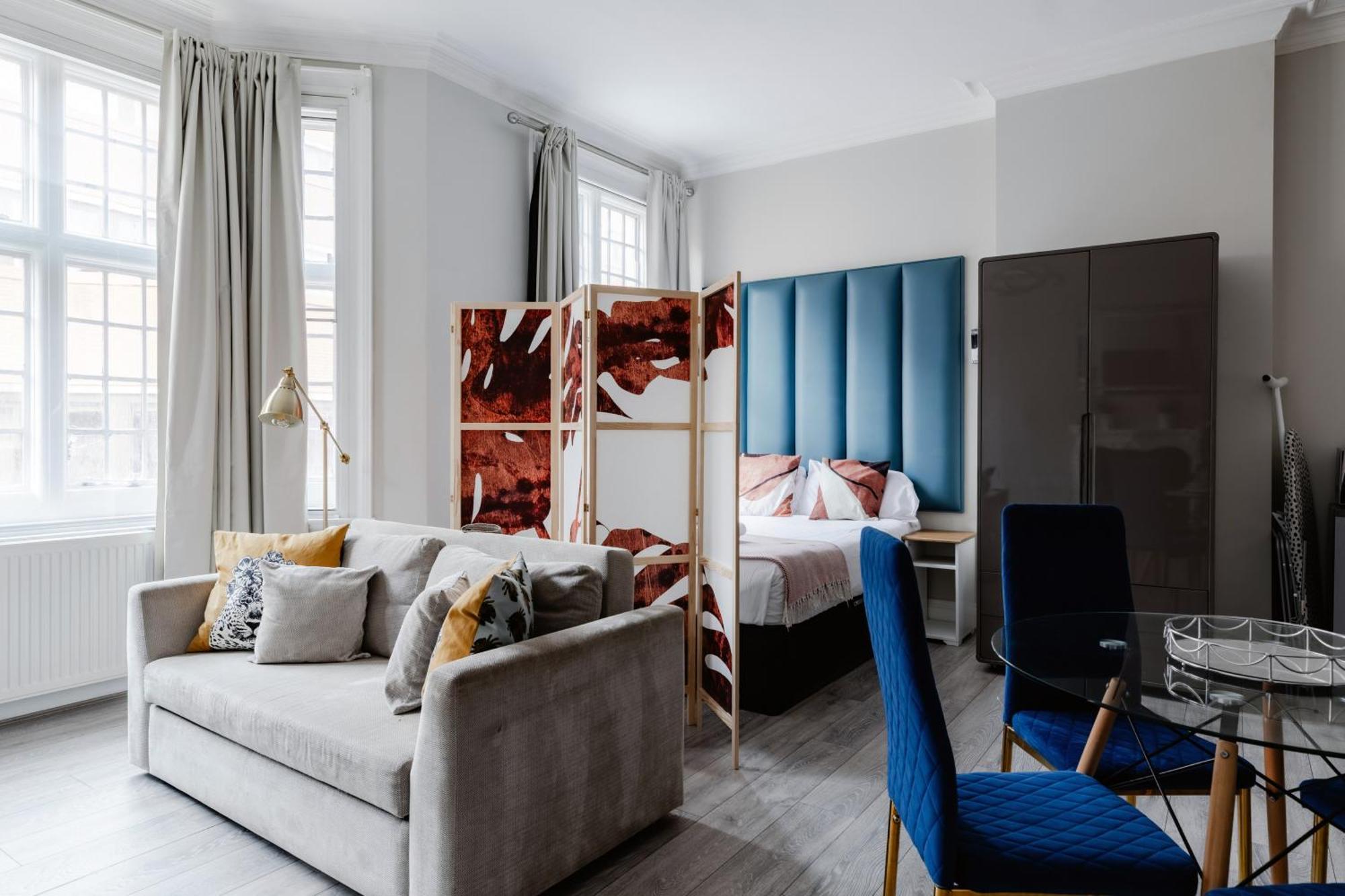 In The Heart Of High Street Kensington Apartment