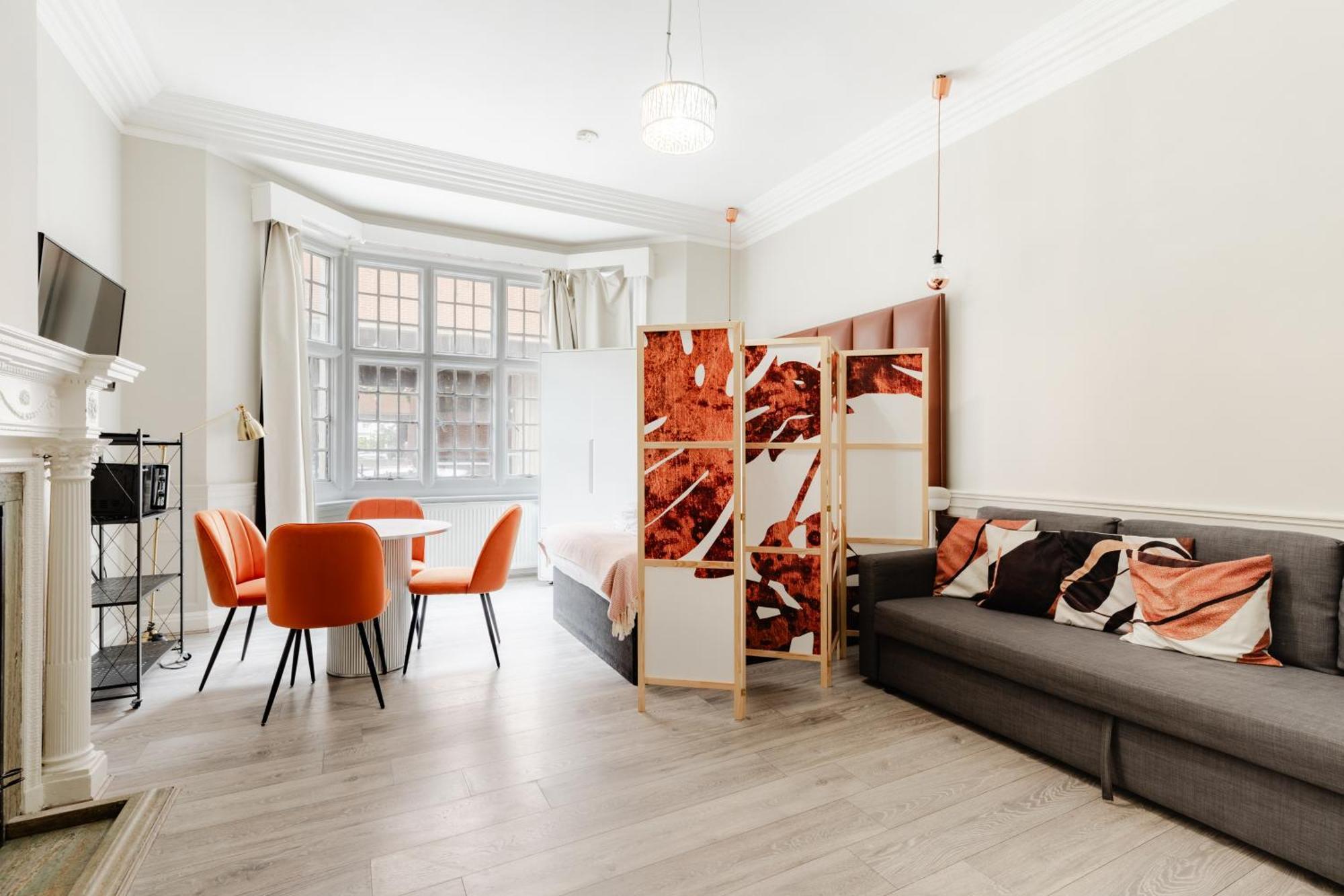 In The Heart Of High Street Kensington Apartment *